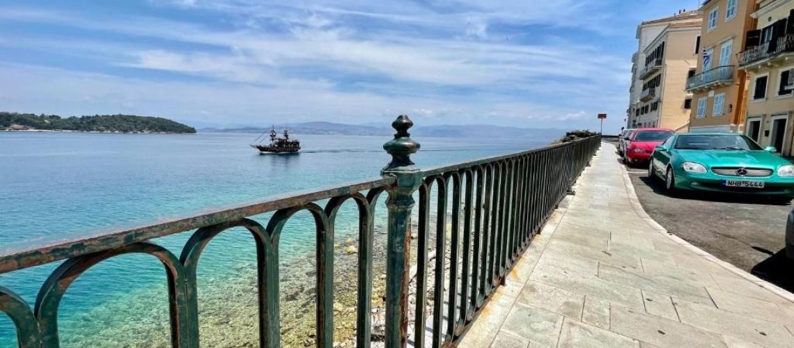 Πωλείται υπέροχο διαμέρισμα με πανέμορφη θέα στη μαρίνα παλιά πόλη Κέρκυρα Wonderful apartment for sale with beautiful views of the marina, old town Corfu εικόνα ακινήτου