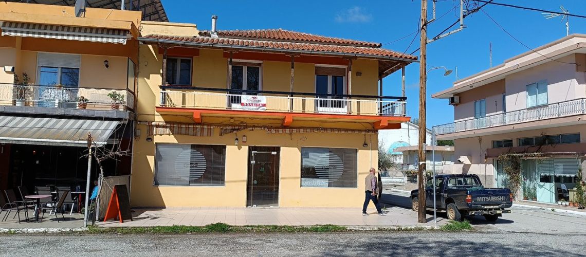 Πωλείται αυτοτελές κτίριο με διαμέρισμα και κατάστημα στην κεντρική πλατεία Νέο Σιδηροχώρι Ροδόπη Independent building for sale with apartment and shop in the central square of Neo Sidirochori, Rodopi εικόνα ακινήτου