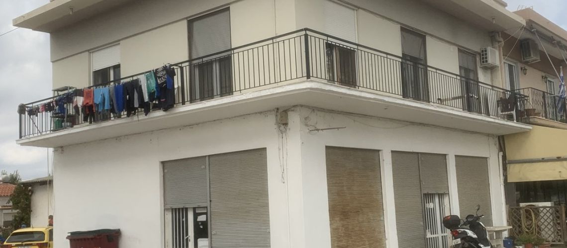Άνετο διαμέρισμα σε διπλοκατοικία προς πώληση στην κεντρική πλατεία Νέο Σιδηροχώρι Ροδόπη Comfortable apartment in a duplex for sale in the central square of Neo Sidirochori, Rodopi εικόνα ακινήτου