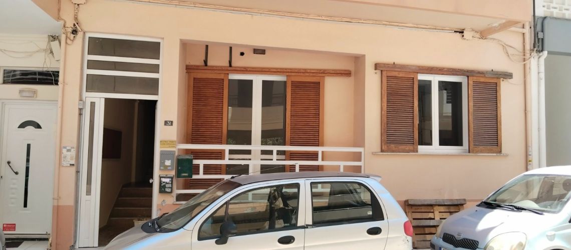 Ενοικιάζεται ανακαινισμένο διαμέρισμα με μικρή αυλή Τρία Πεύκα Ηράκλειο Κρήτης Renovated apartment with small yard for rent in Tria Pefka, Heraklion, Crete εικόνα ακινήτου