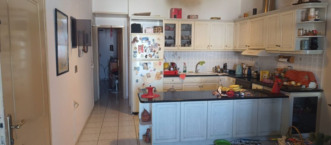 Πωλείται στη Νέα Αλικαρνασσό eυρύχωρο τριάρι διαμέρισμα σε διπλοκατοικία Hράκλειο Κρήτης For sale in Nea Alikarnassos a spacious two bedrooms apartment in a two-family house Heraklion Crete εικόνα ακινήτου