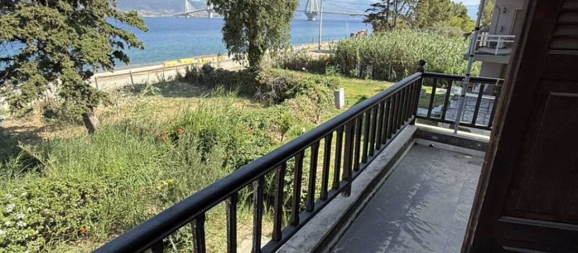 Μονοκατοικία στην ακτή με υπέροχη θέα θάλασσα προς πώληση Ρίο Πατρών Detached house on the coast with magnificent sea views for sale in Rio Patras εικόνα ακινήτου