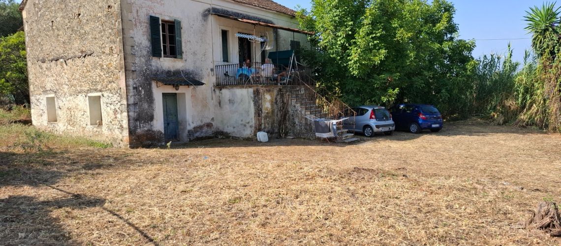 Πωλείται παραδοσιακό πέτρινο διώροφο αρχοντικό Άγιοι Δούλοι Βόρεια Κέρκυρα Traditional stone two-story mansion for sale in Saint Douloi, North Corfu εικόνα ακινήτου