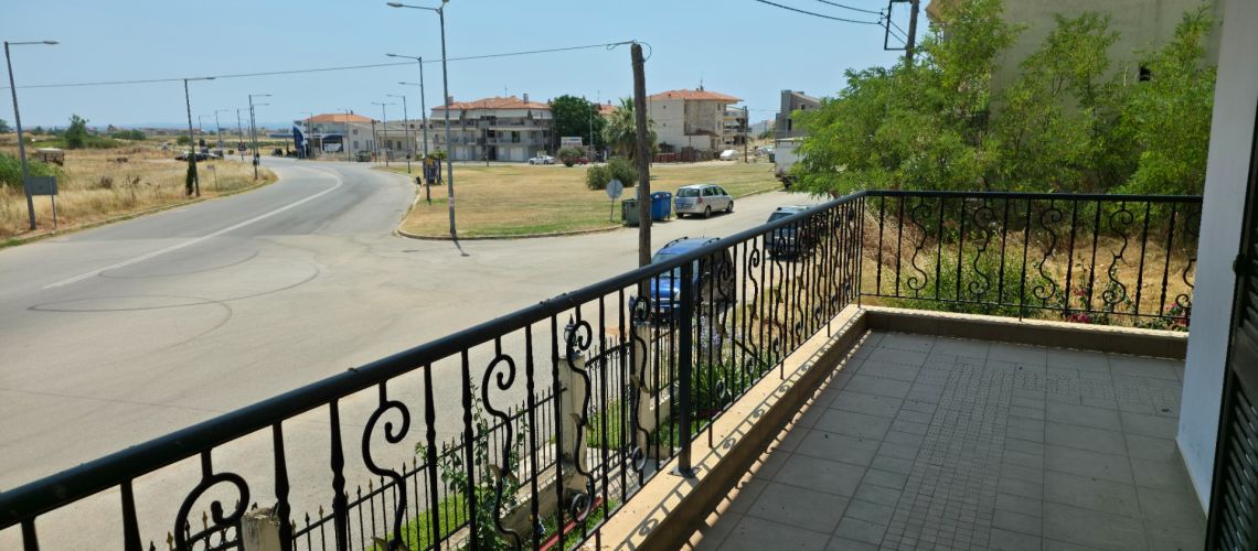 Πωλείται άνετο διαμέρισμα με πάρκινγκ σε εξαιρετική τοποθεσία Φλογητά Χαλκιδική εικόνα ακινήτου