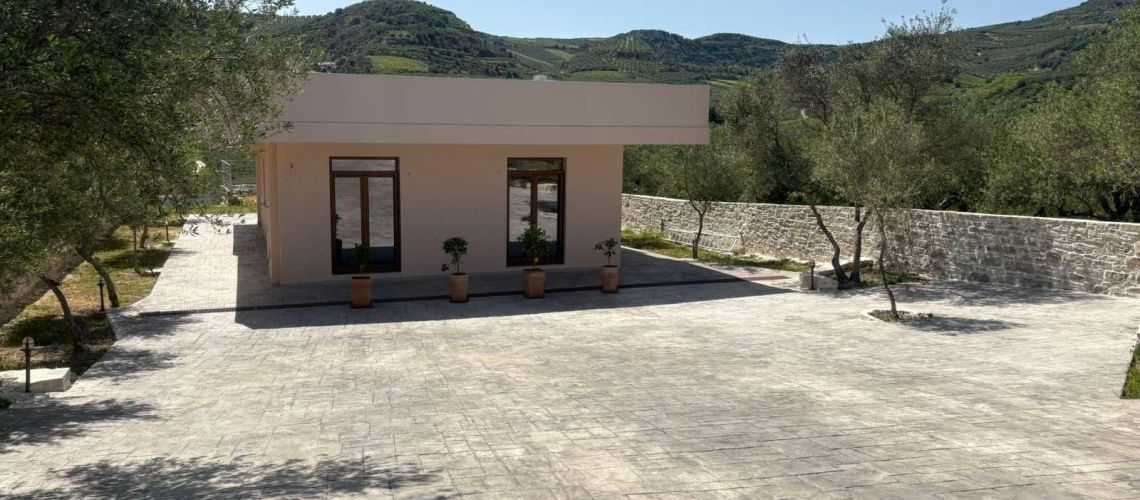 Μονοκατοικία πολυτελείας για πώληση με ιδιωτικό κήπο και υπέροχη θέα, Δαφνές Ηρακλείου Κρήτης εικόνα ακινήτου