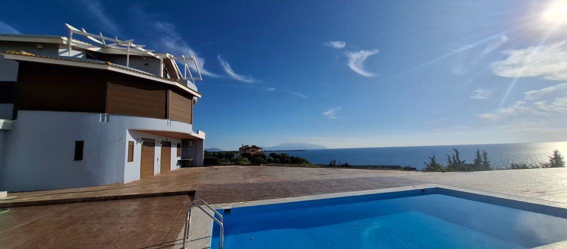 Βίλα πολυτελείας για πώληση με τζάκι πισίνα και θέα το απέραντο γαλάζιο του Ιονίου Πρέβεζα εικόνα ακινήτου